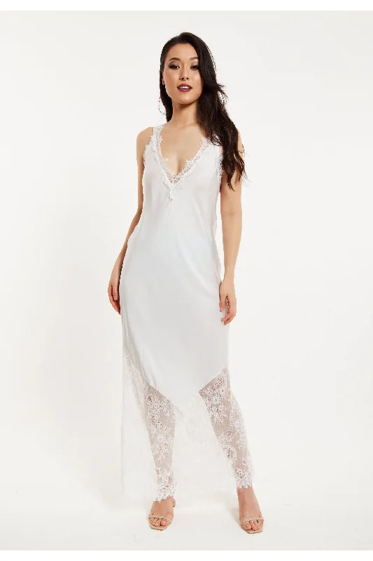 Liquorish Lace Detailed V Neck Maxi Dress In White