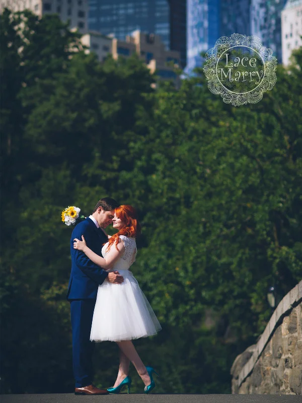 Knee Length Lace Wedding Dress with Tulle Skirt