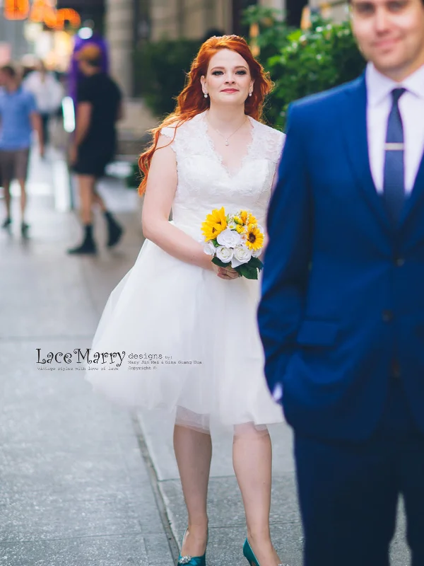 Knee Length Lace Wedding Dress with Tulle Skirt