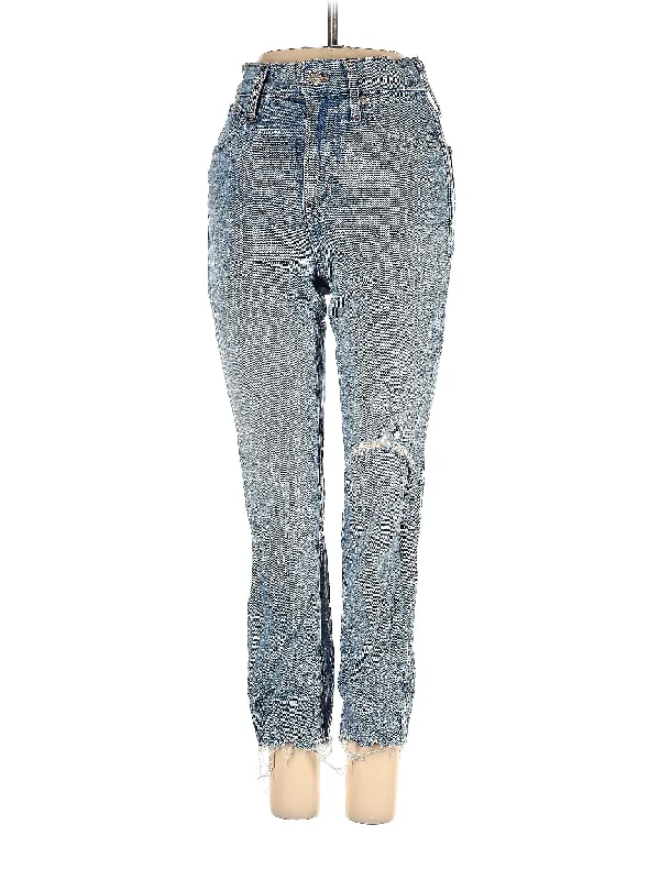 Limited Stock Available!Low-Rise Boyjeans Jeans in Light Wash