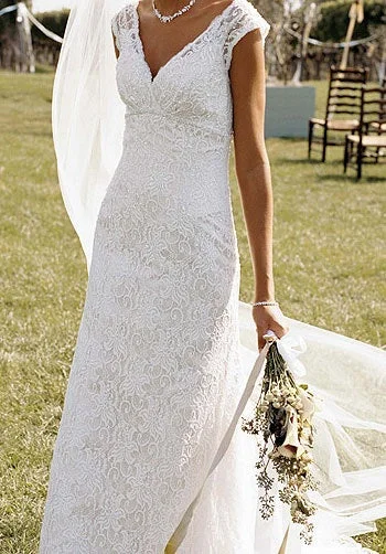 Only a Few Left – Order Now!David's Bridal David's Bridal T9612 Size 2