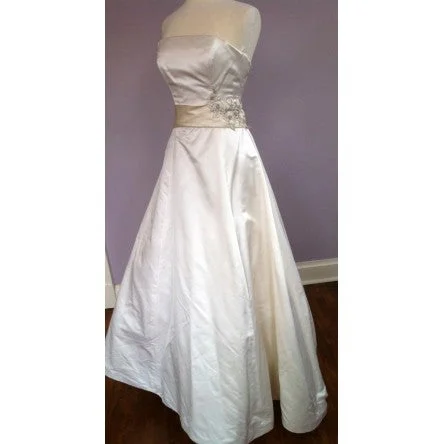 Grab Yours Before It’s Too Late!Lazaro Lazaro LZ3033 Size 10