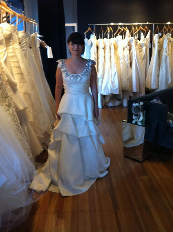 Price Drops You’ll Love!Monique Lhuillier Monique Lhuillier Rihanna Size 10