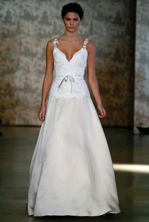 Get the Best for Less!Monique Lhuillier Sleevless Lace