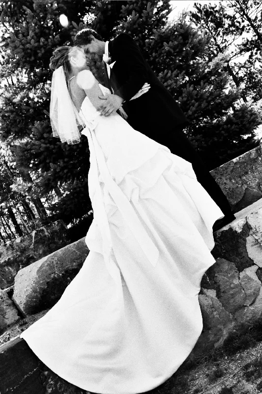 Don't Miss Out!Oleg Cassini CT203