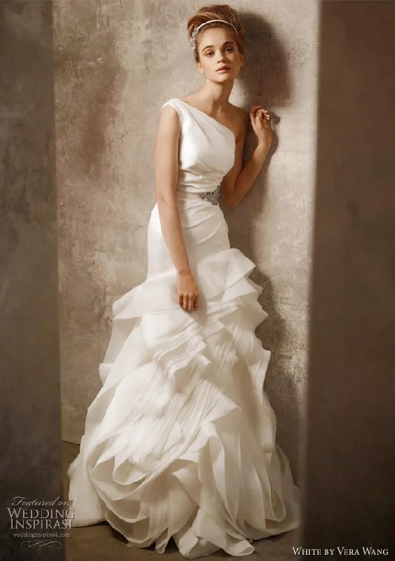 Unbeatable Prices!Vera Wang One Shoulder Structured Fit and Flare Gown