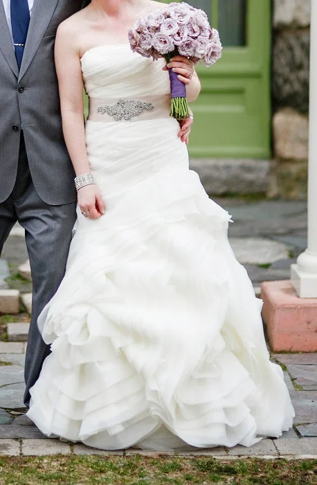 Mega Sale Happening Now!Vera Wang Vera Wang White VW351011 Size 6