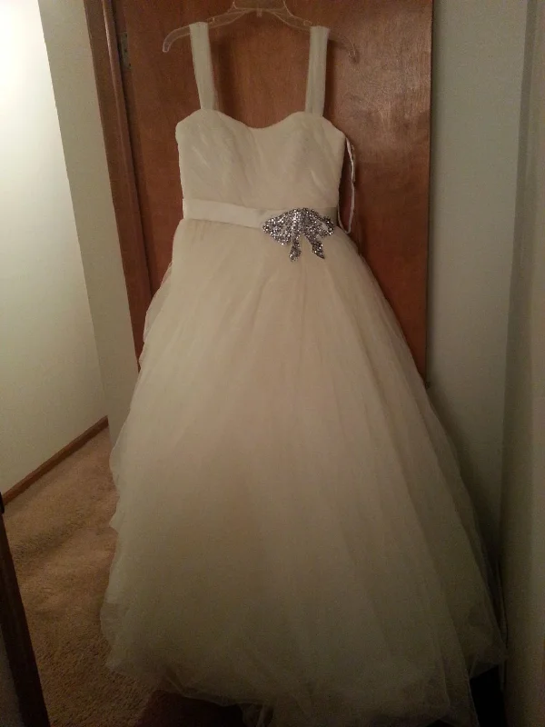 Huge Price Cuts Await!Vera Wang White Label Tulle Ball Gown W/ Asymmetrical Skirt