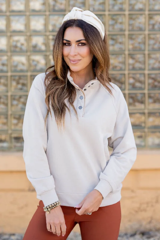 Act Fast – Limited Time Savings!Velvet Trim Pullover
