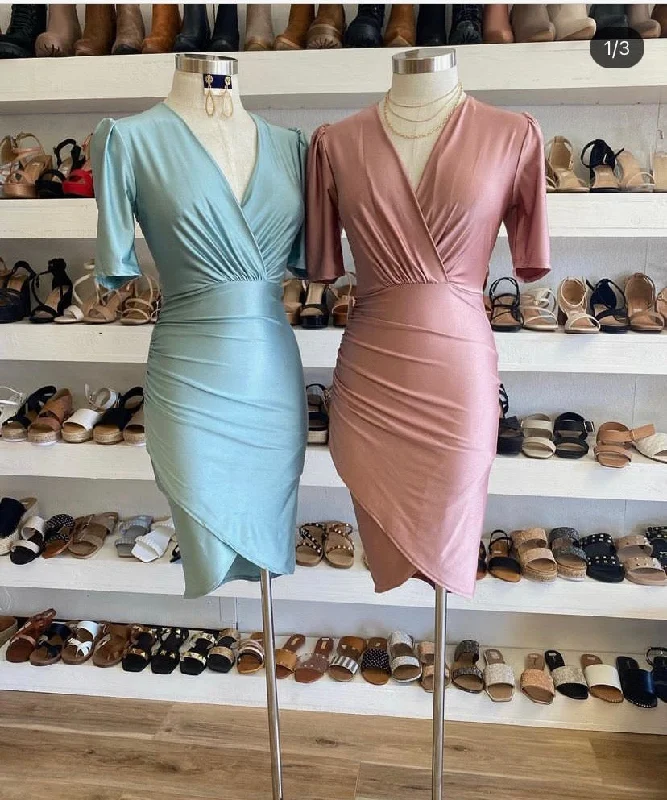 Don’t Wait – Shop Today!Mid Sleeve V-neck dress