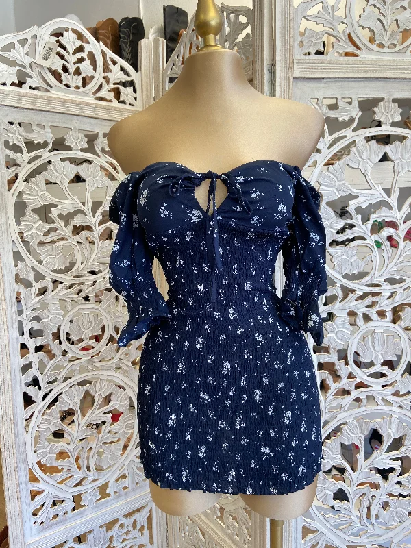 The Best Deals Won’t Wait!Navy Floral Smocked Dress