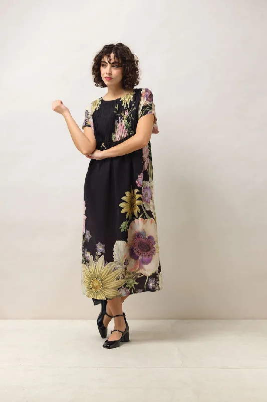 Time to Snag a Bargain!Pleat Daisy Blk Dress