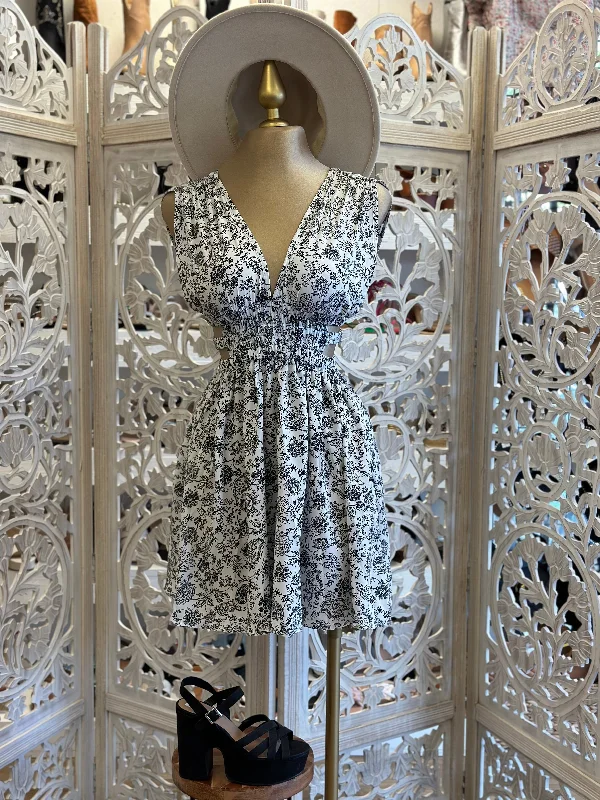 Shop Early, Save Big!Side Cutout Pattern Dress